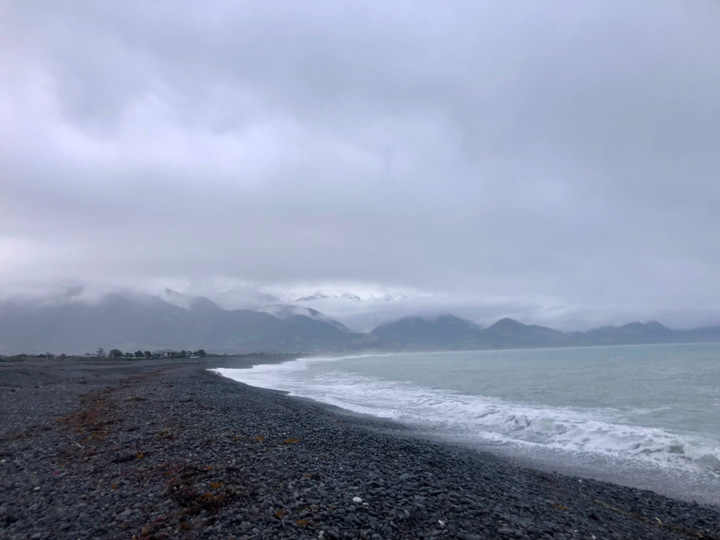 How to spend 2 days in Kaikoura, cloudy day at the kaikoura beach. gray and overcast